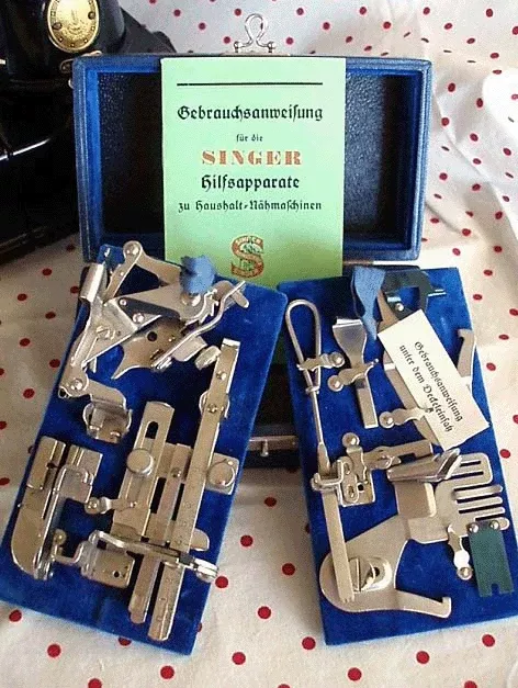 Attachments Set, Blue Velvet Singer Box (Vintage Original)
