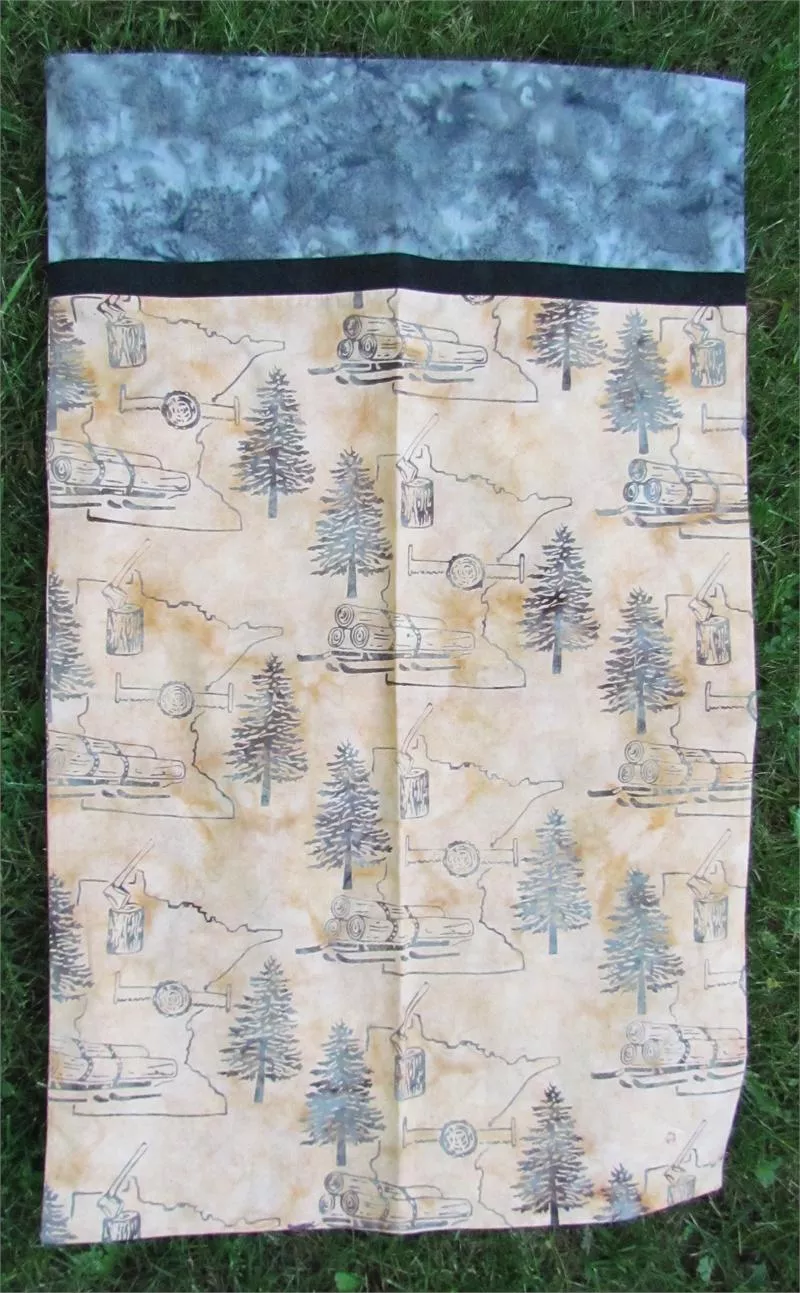 Hoffman Bali Batik Minnesota Charms Beachsand Minnesota Logging Pillowcase Kit